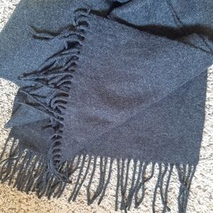 100% Cashmere Dark Grey / Charcoal Fringed Neck Scarf